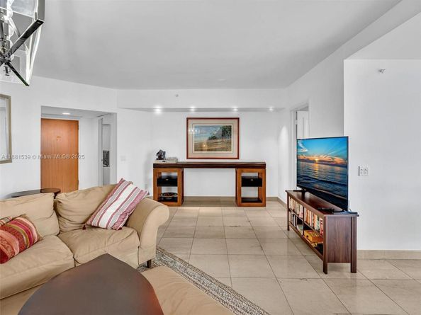 21205 Yacht Club Dr 2605, Aventura FL 33180