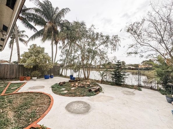 15809 SW 65th Ter, Miami FL 33193