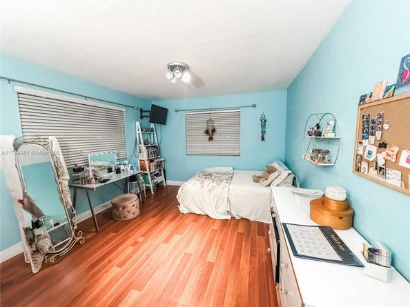 15809 SW 65th Ter, Miami FL 33193