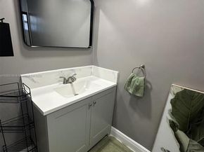 8531 NW 25th St, Sunrise FL 33322