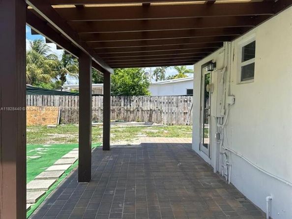 1754 NE 48th Ct, Pompano Beach FL 33064