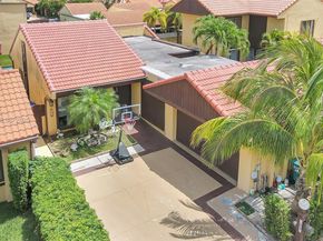 1057 NE 202nd Ln, Miami FL 33179