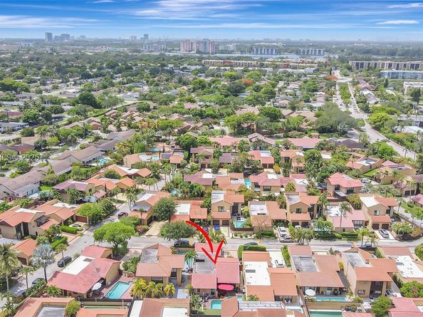 1057 NE 202nd Ln, Miami FL 33179