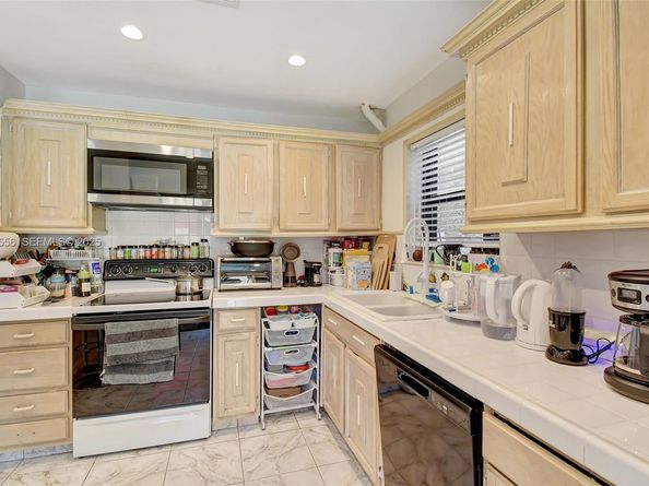 1057 NE 202nd Ln, Miami FL 33179