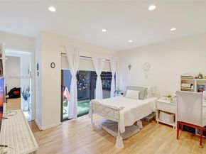 1057 NE 202nd Ln, Miami FL 33179