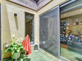 1057 NE 202nd Ln, Miami FL 33179