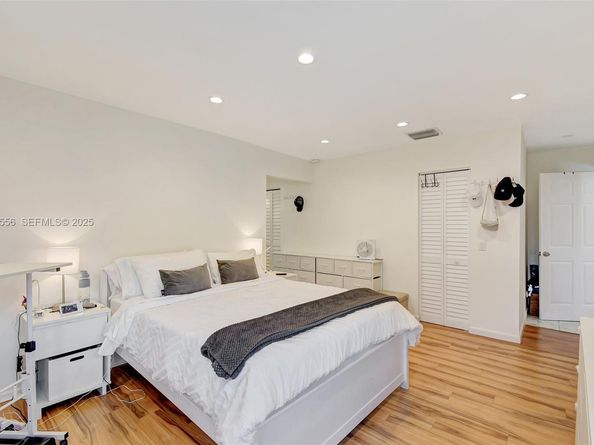 1057 NE 202nd Ln, Miami FL 33179