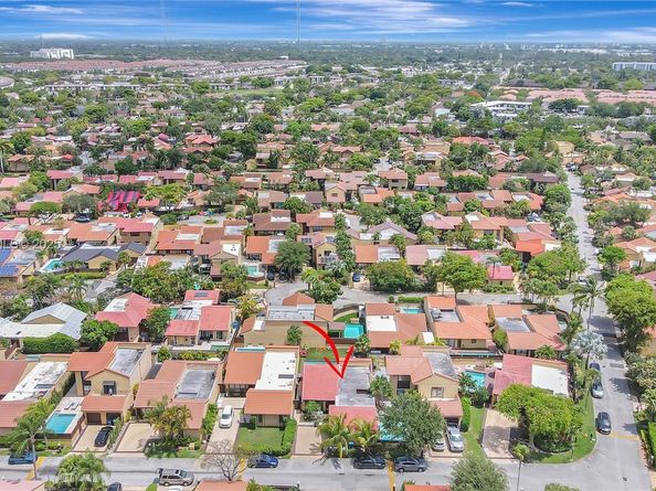 1057 NE 202nd Ln, Miami FL 33179