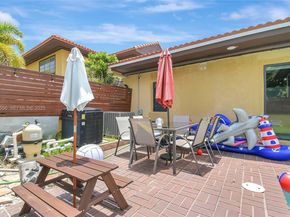 1057 NE 202nd Ln, Miami FL 33179