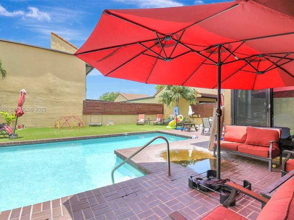 1057 NE 202nd Ln, Miami FL 33179