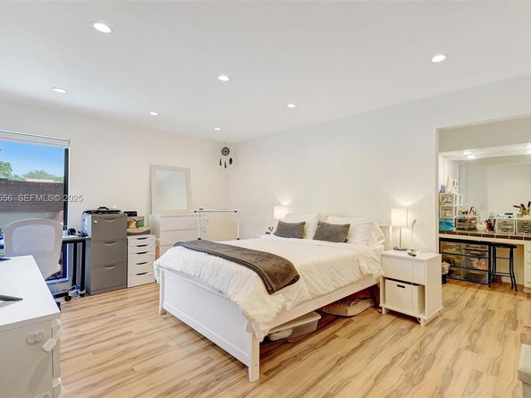 1057 NE 202nd Ln, Miami FL 33179