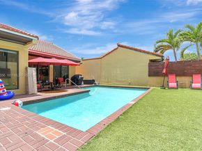 1057 NE 202nd Ln, Miami FL 33179