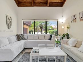 1057 NE 202nd Ln, Miami FL 33179