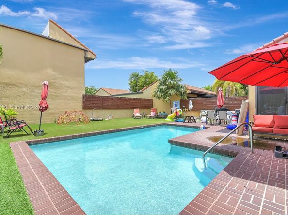 1057 NE 202nd Ln, Miami FL 33179