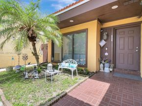 1057 NE 202nd Ln, Miami FL 33179