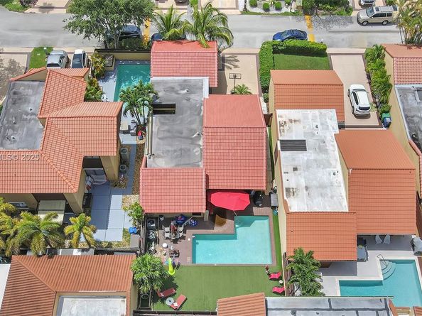 1057 NE 202nd Ln, Miami FL 33179