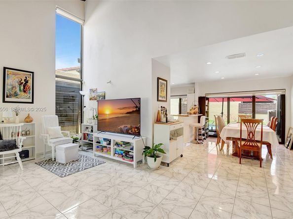 1057 NE 202nd Ln, Miami FL 33179