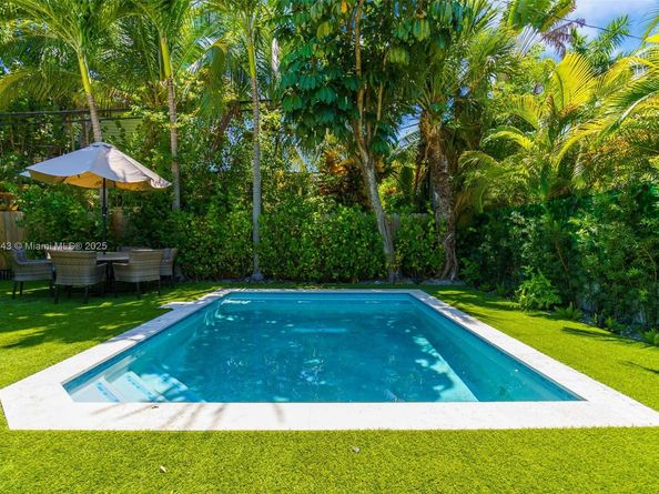 653 Glenridge Rd, Key Biscayne FL 33149