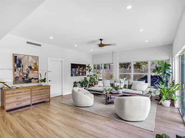 653 Glenridge Rd, Key Biscayne FL 33149