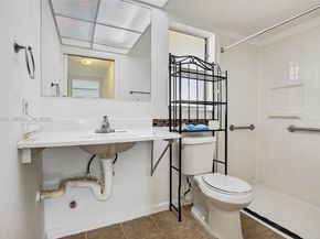 8951 Sunrise Lakes Blvd 105, Sunrise FL 33322