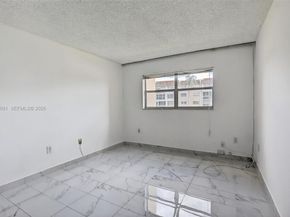 8951 Sunrise Lakes Blvd 105, Sunrise FL 33322