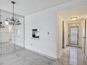 8951 Sunrise Lakes Blvd 105, Sunrise FL 33322