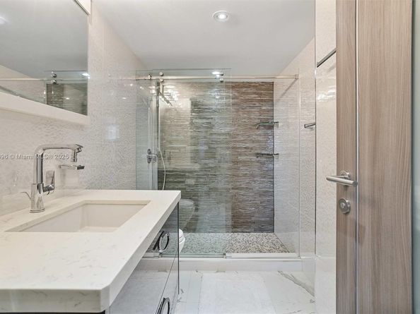 2030 S Ocean Dr 1607, Hallandale Beach FL 33009