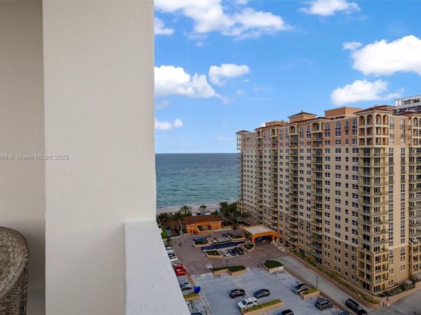 2030 S Ocean Dr 1607, Hallandale Beach FL 33009