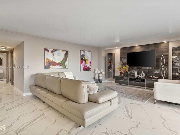 2030 S Ocean Dr 1607, Hallandale Beach FL 33009