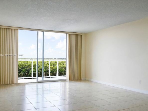 2841 NE 163rd St 902, North Miami Beach FL 33160