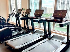 300 S Biscayne Blvd T1803, Miami FL 33131