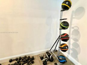 300 S Biscayne Blvd T1803, Miami FL 33131