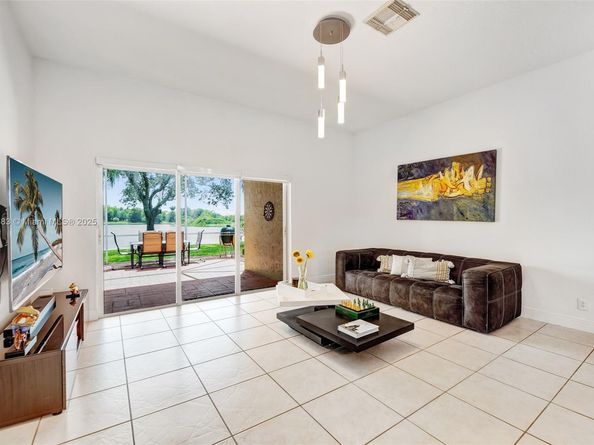4310 Diamond Way, Weston FL 33331
