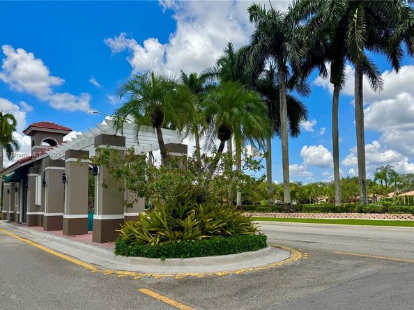 4310 Diamond Way, Weston FL 33331