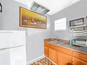 618 W 32nd St, Hialeah FL 33012