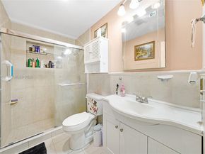 618 W 32nd St, Hialeah FL 33012