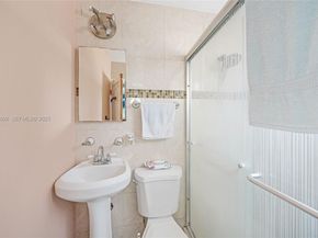 618 W 32nd St, Hialeah FL 33012