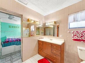 618 W 32nd St, Hialeah FL 33012