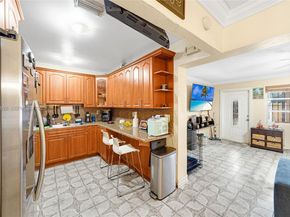 618 W 32nd St, Hialeah FL 33012