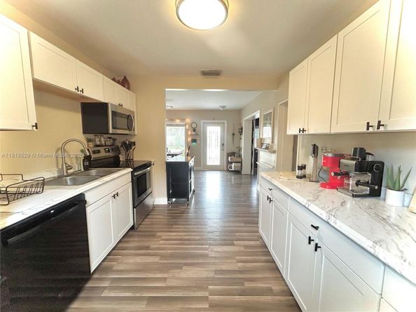 4580 NW 3rd Ave, Oakland Park FL 33309