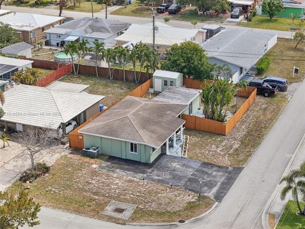 4580 NW 3rd Ave, Oakland Park FL 33309