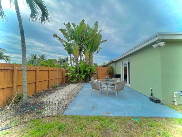 4580 NW 3rd Ave, Oakland Park FL 33309