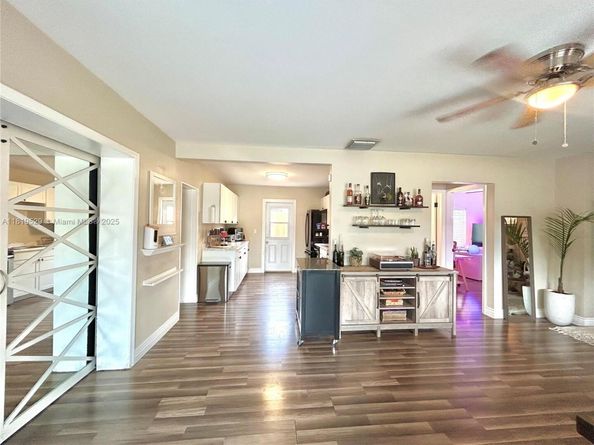 4580 NW 3rd Ave, Oakland Park FL 33309