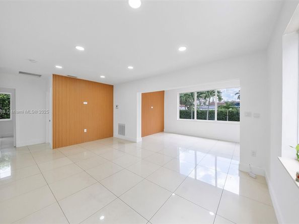 5291 SW 5th St, Miami FL 33134