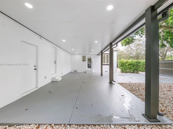5291 SW 5th St, Miami FL 33134