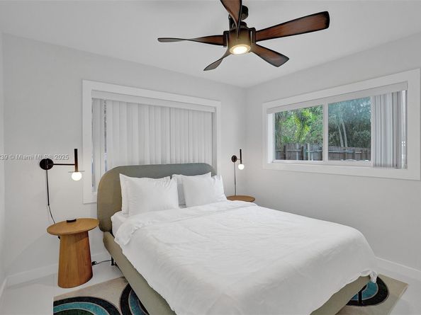 1605 NW 7th Ter, Fort Lauderdale FL 33311