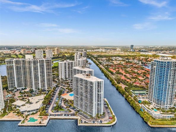 20505 E Country Club Dr 1533, Aventura FL 33180