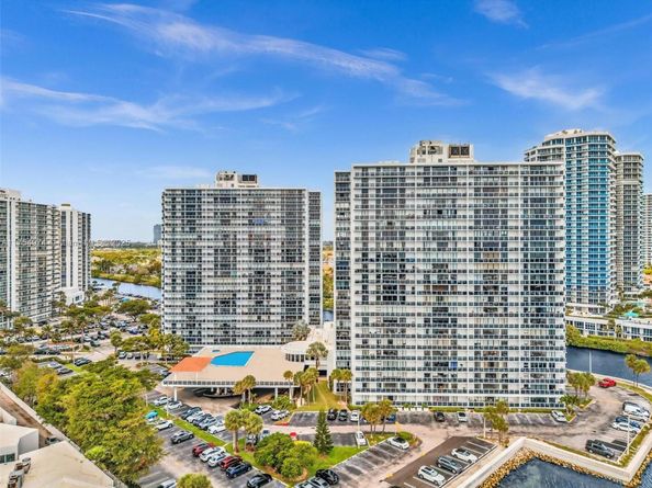 20505 E Country Club Dr 1533, Aventura FL 33180