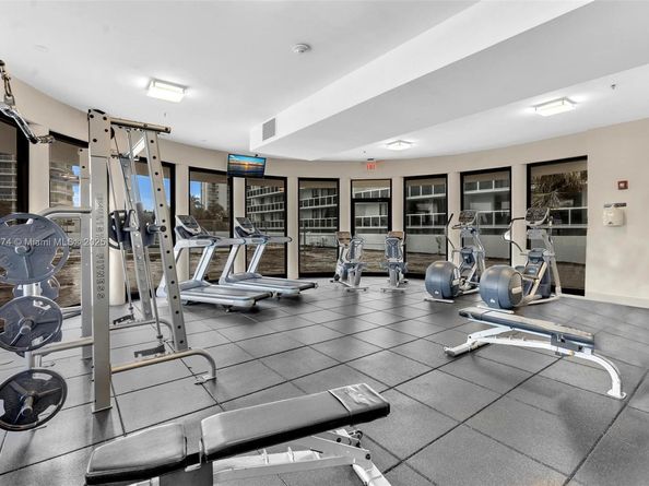 20505 E Country Club Dr 1533, Aventura FL 33180