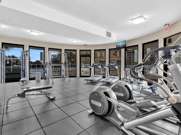 20505 E Country Club Dr 1533, Aventura FL 33180